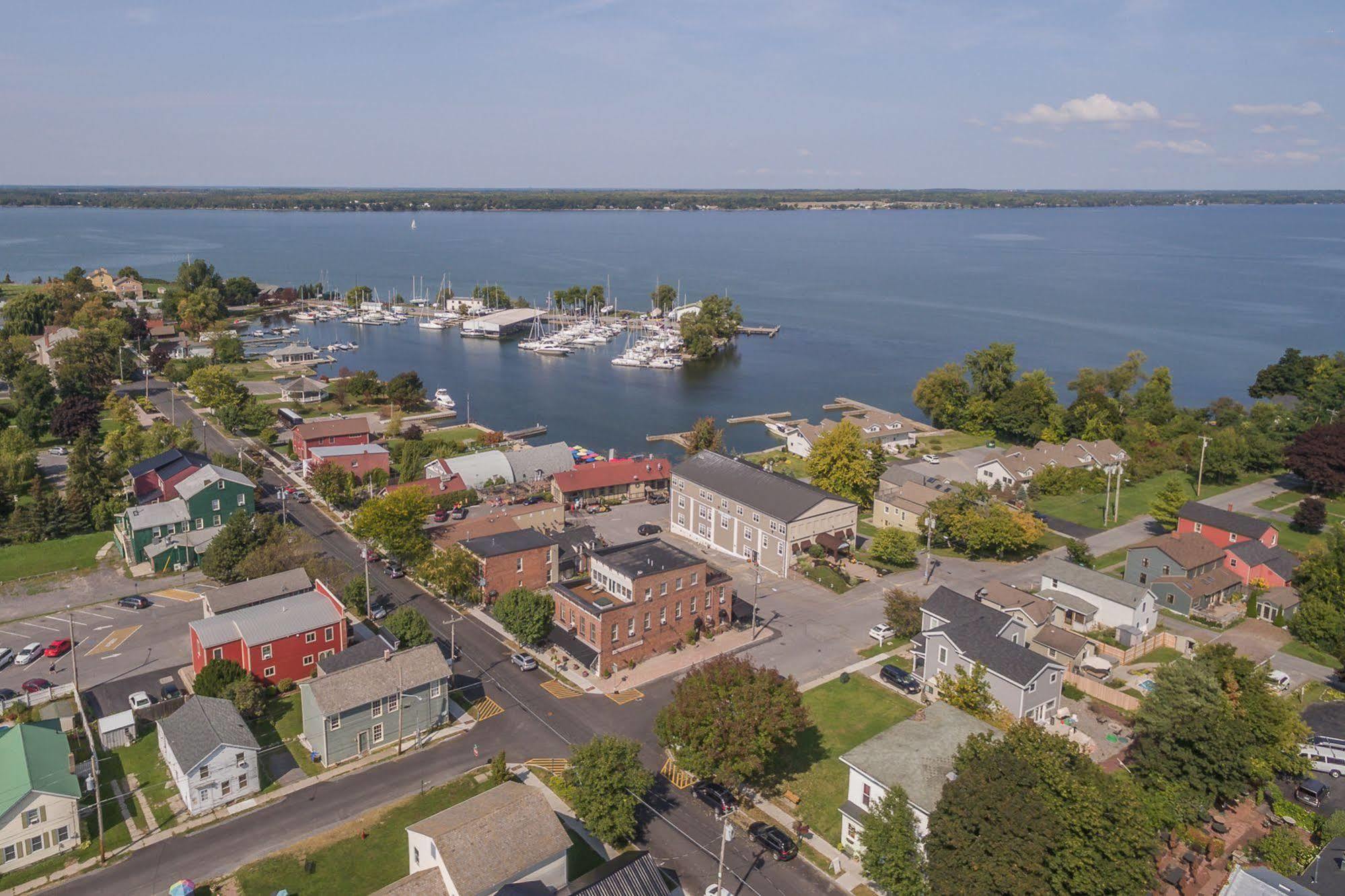 Harbor House Inn Sackets Harbor Exterior photo